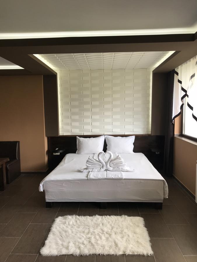 Hotel Complex Katalina Cigov Čark Exteriér fotografie